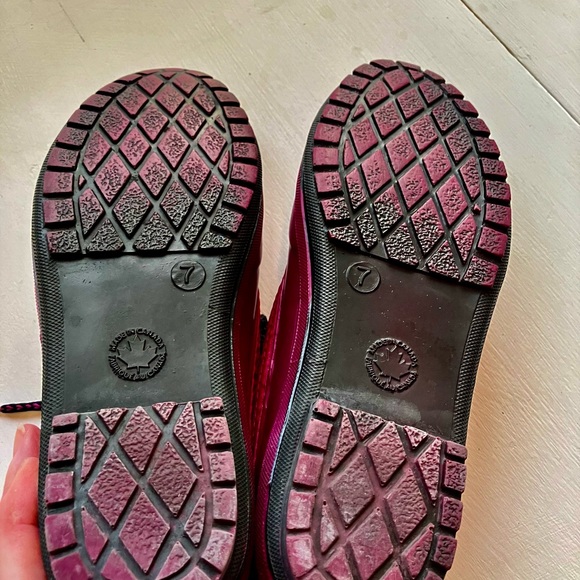Pink winter boots. 7 Made in Canada - Picture 4 of 4